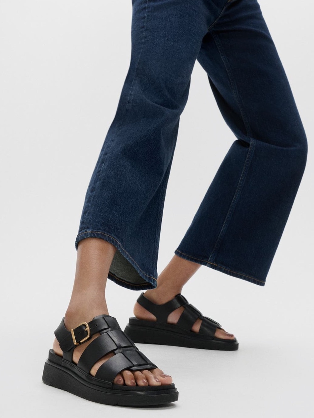 FitFlop Gen-FF Black Leather Fisherman Sandals with Gold Buckle, Sz US 8